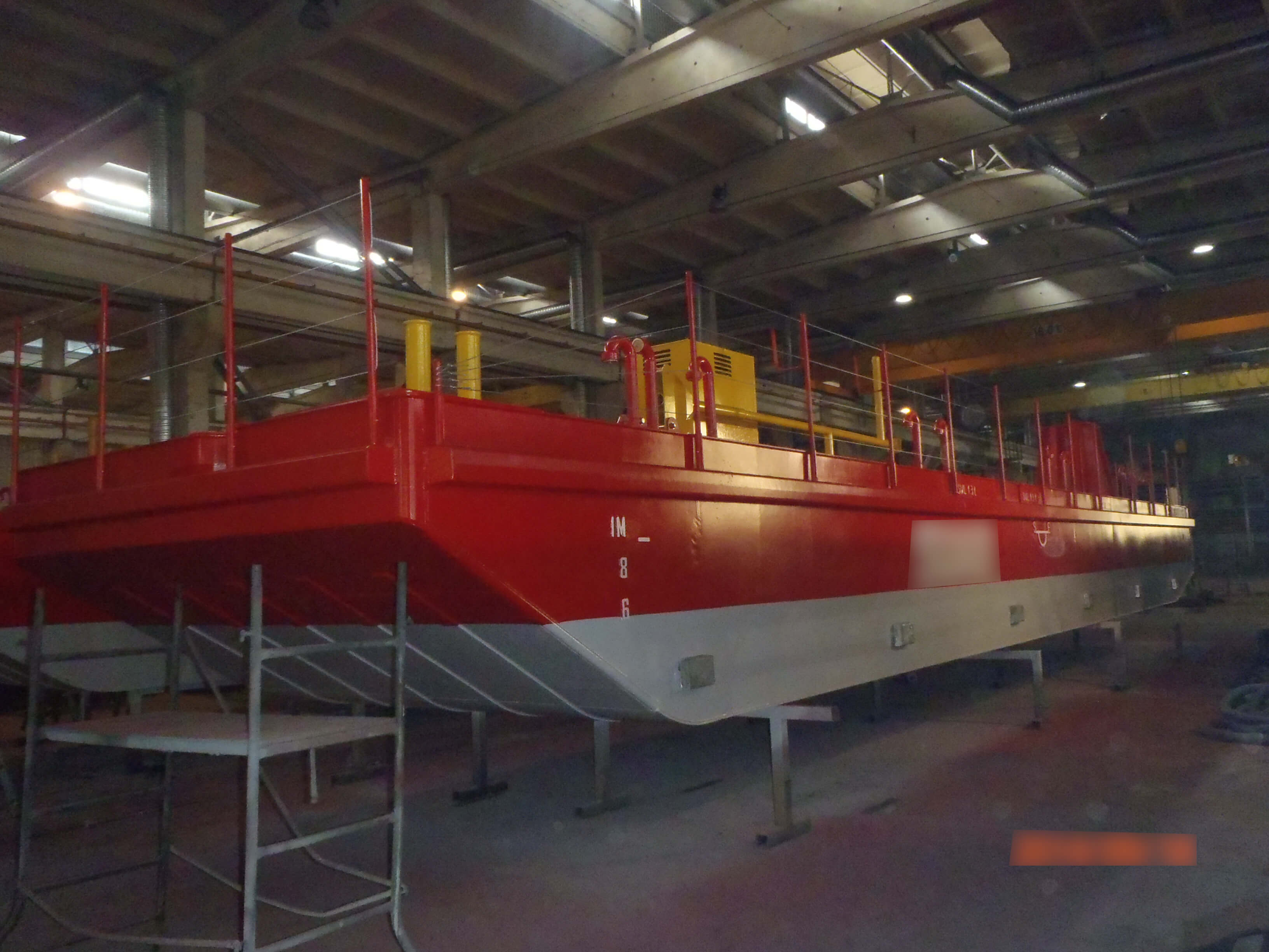 Pontoon barge